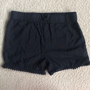 Black elastic waist lightweight shorts, Size M 7/8